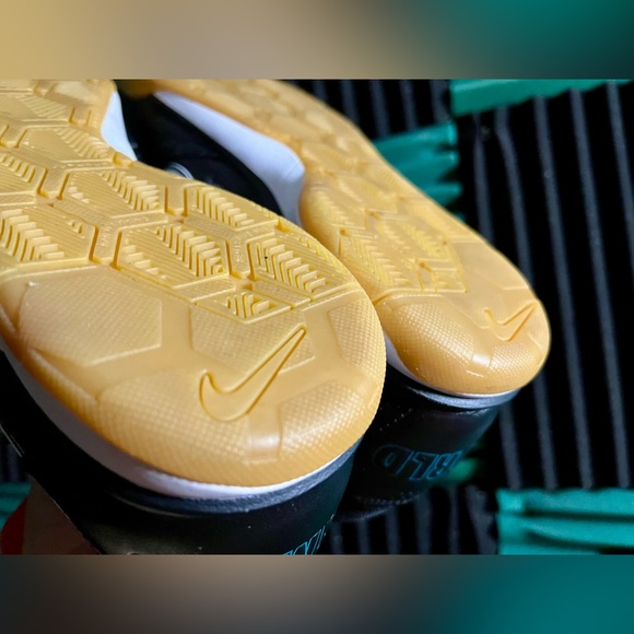 Nike SB X Supreme Gato - Picture 10 of 11